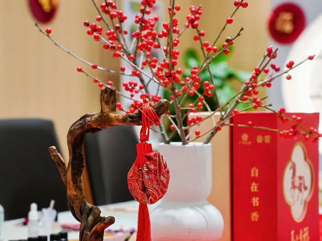 节令香礼礼盒与花艺陈列